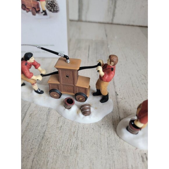 Dept 56 56335 Volunteer firefighters village accessory xmas - Picture 7 of 11